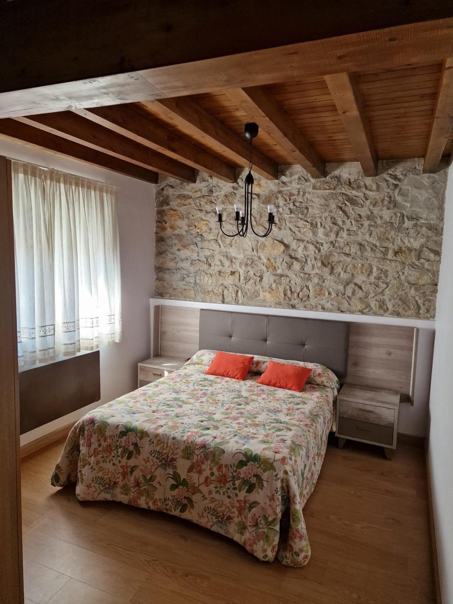 Apartamentos Vinas Santillana del Mar Exterior photo